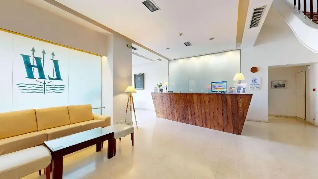 Lucy Hotel