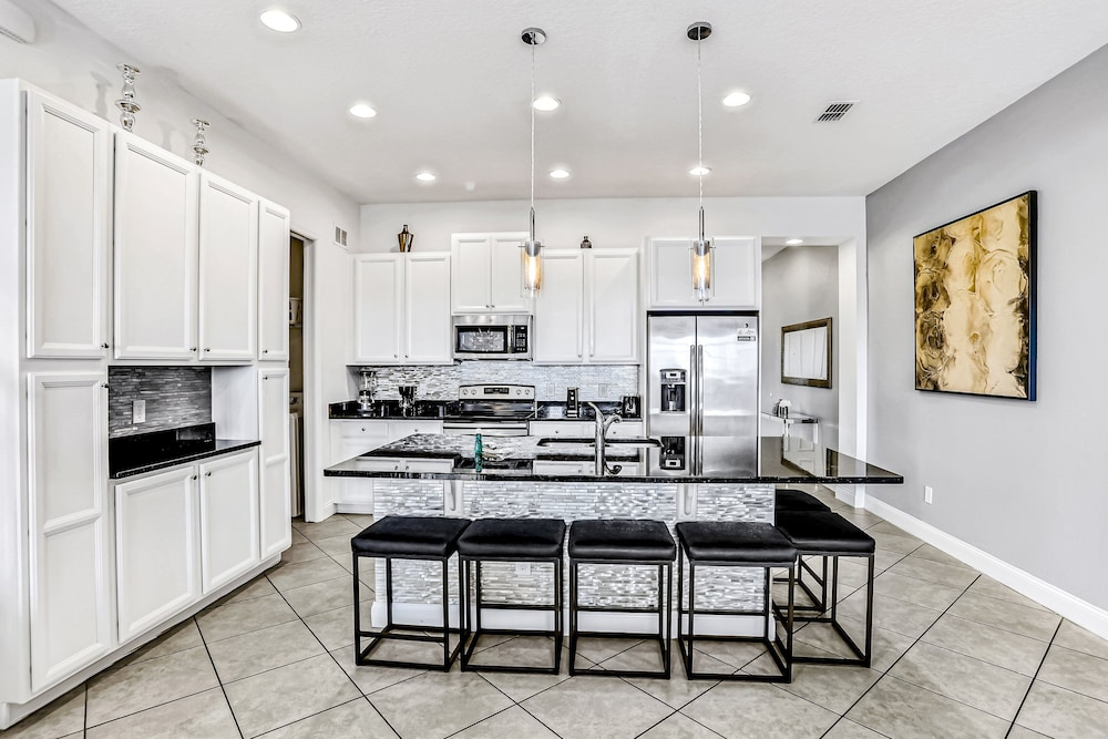 Dog-friendly Townhome With Private Pool, Screened Lanai, Fast Wifi, W/d, AC