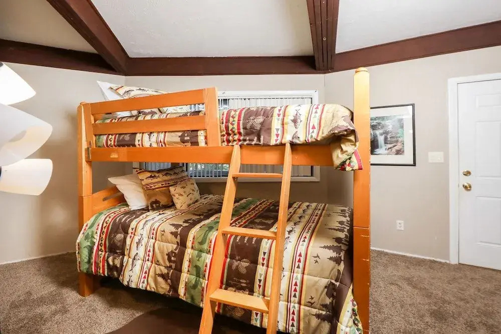 1429 Zurich Rd Chalet