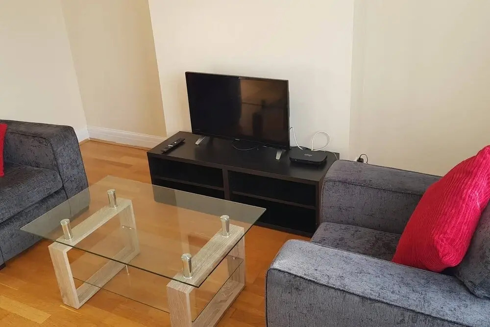 Elegant and Spacious 2 bedroom Apartment