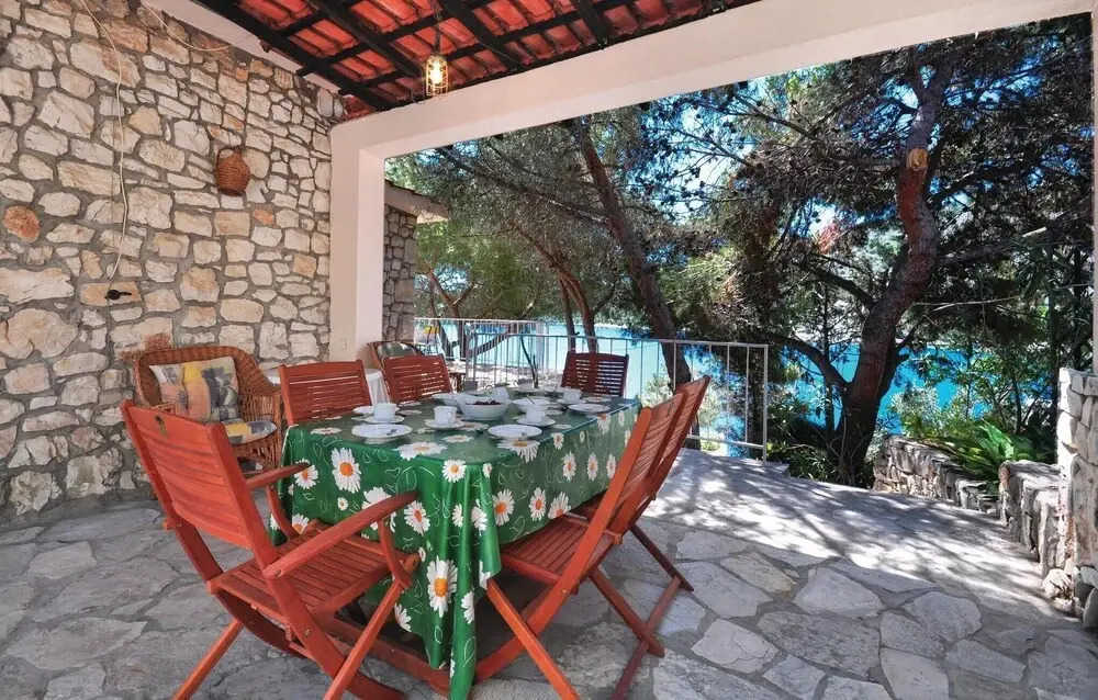 Nice Home in Vinisce With Wifi and 2 Bedrooms