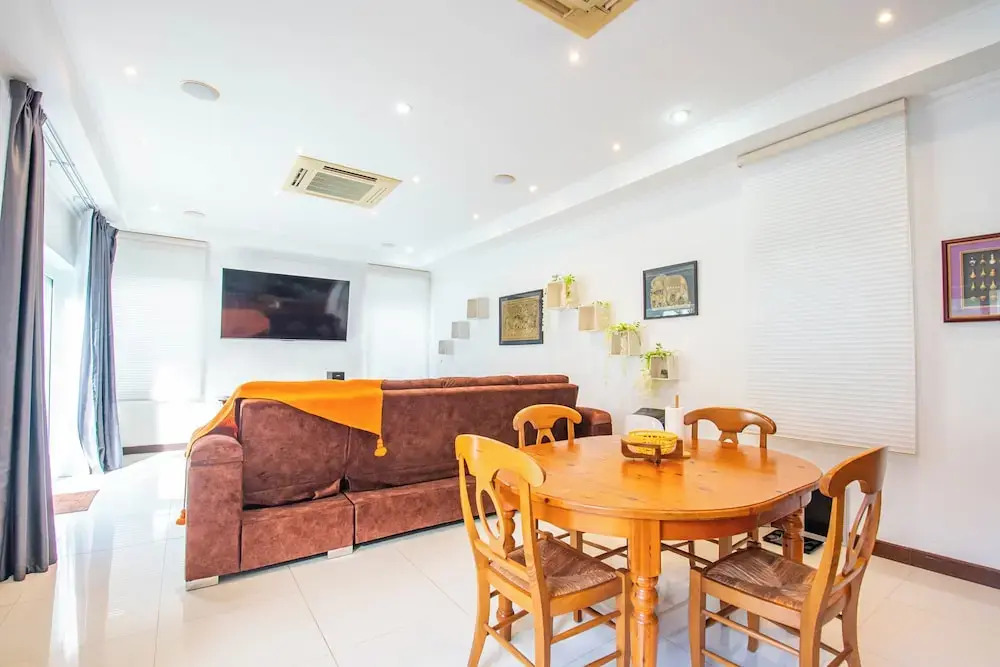 Seaside Villa 3 Pools, 2 mins walk to beach