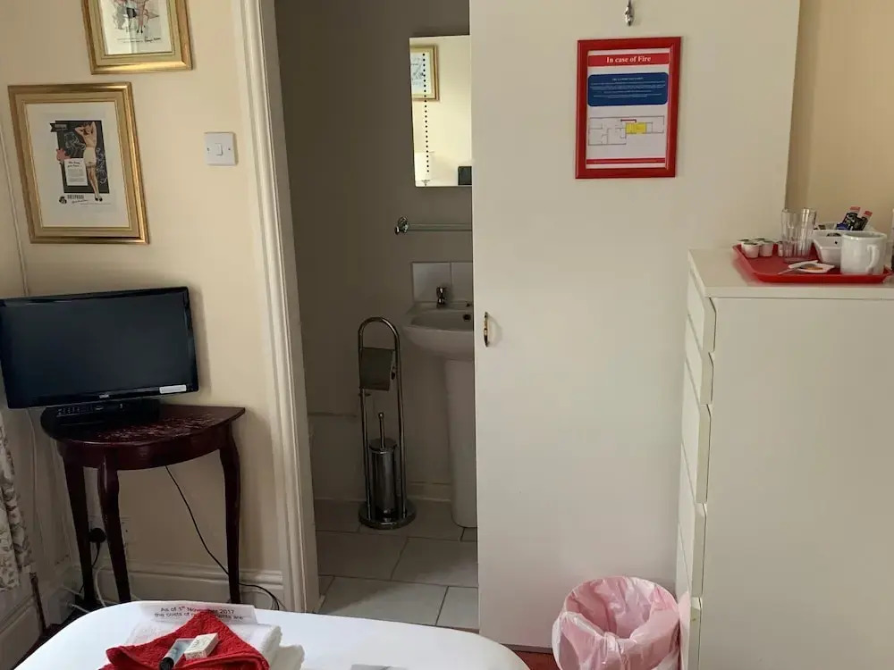 Scarlets Hotel & Jocks Bar