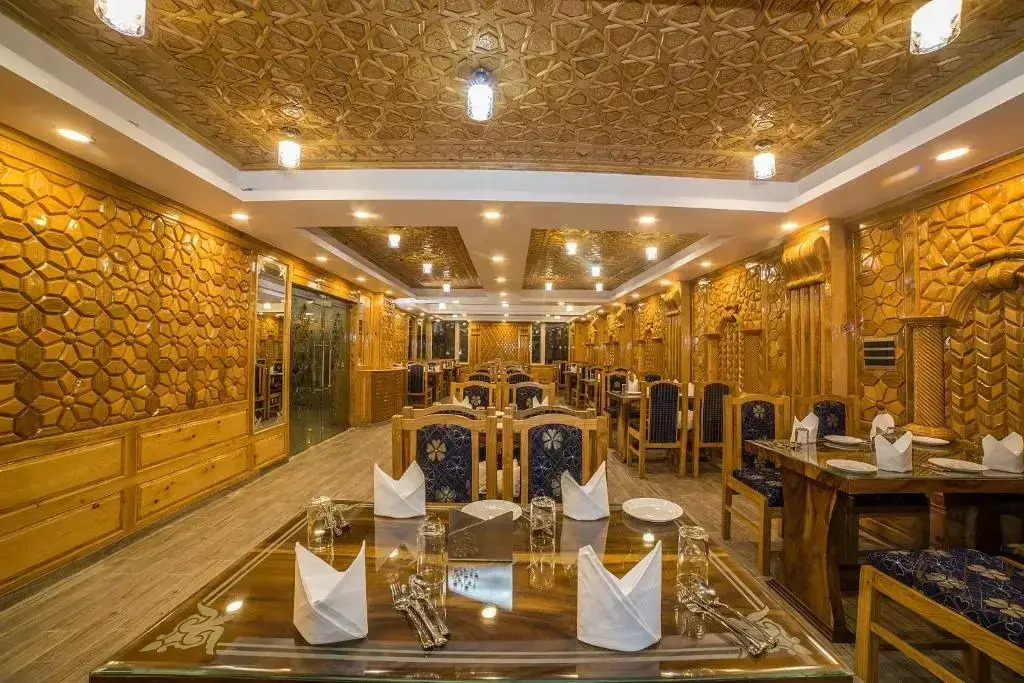 Opera Inn by OYO Rooms