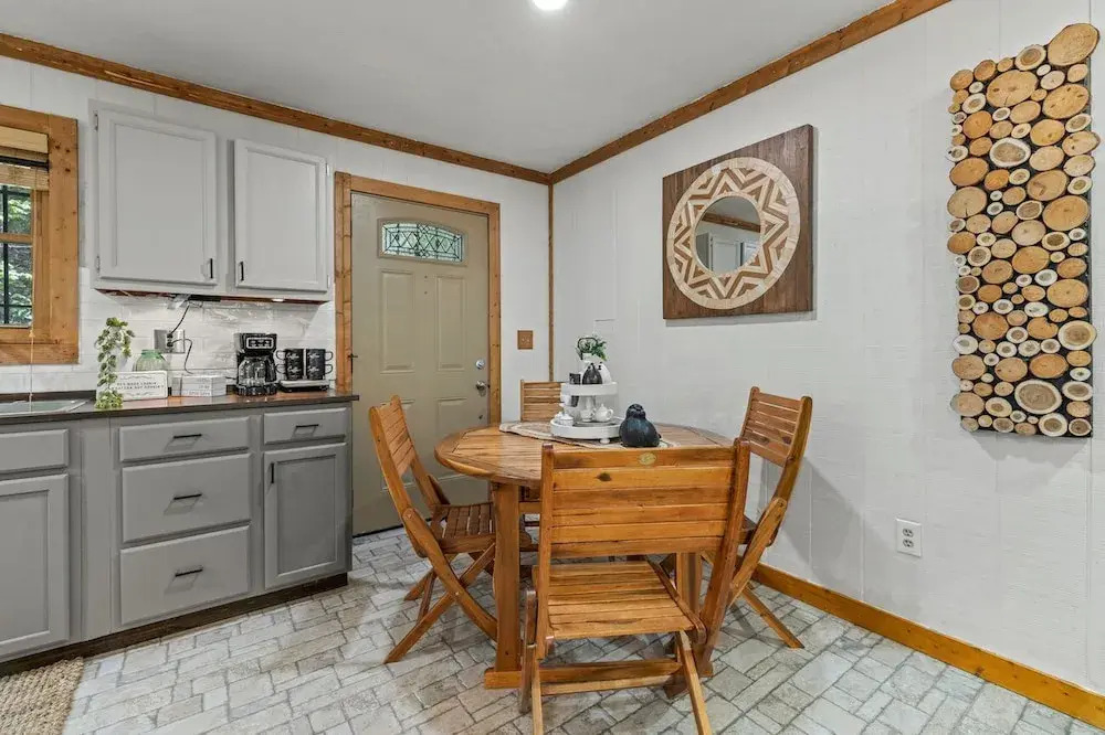 Stylish Cabin w/ Hot Tub, Games & More!