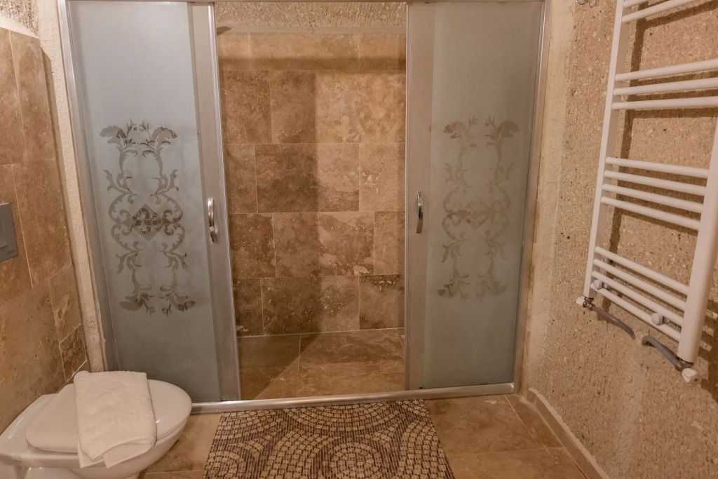 Elite Cave Suites