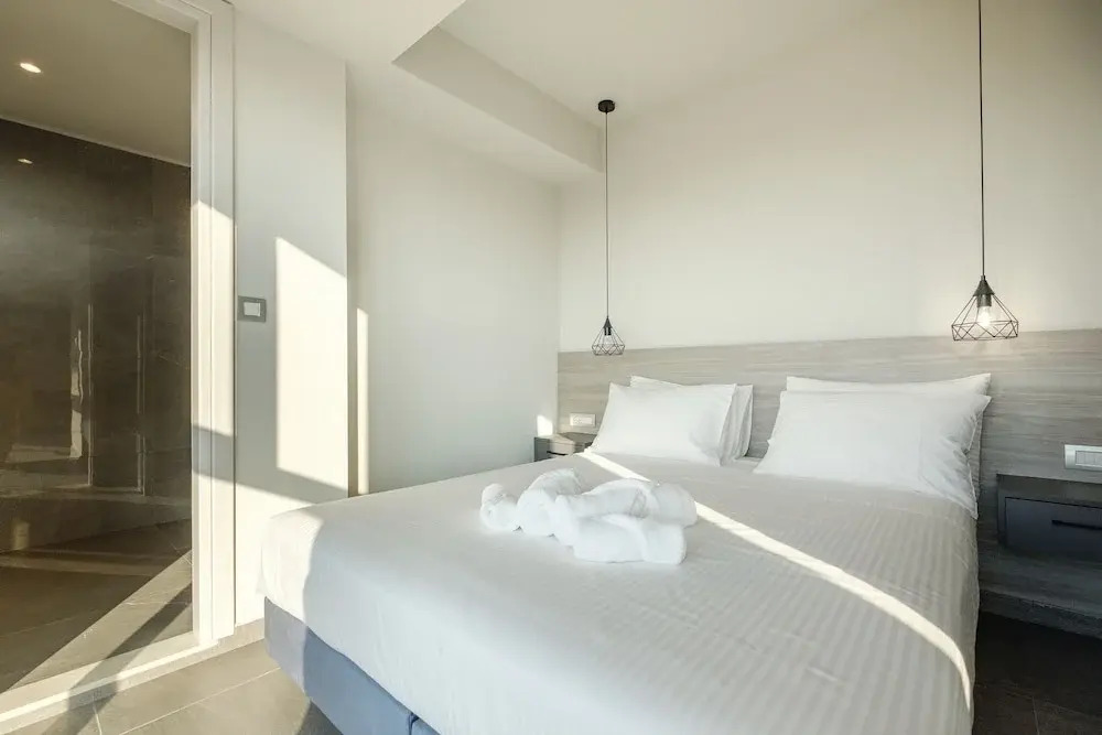 Sky-High Central Penthouse - 01