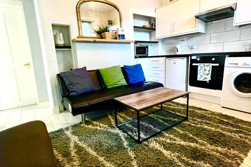 Main Door Flat With Private Garden City Center