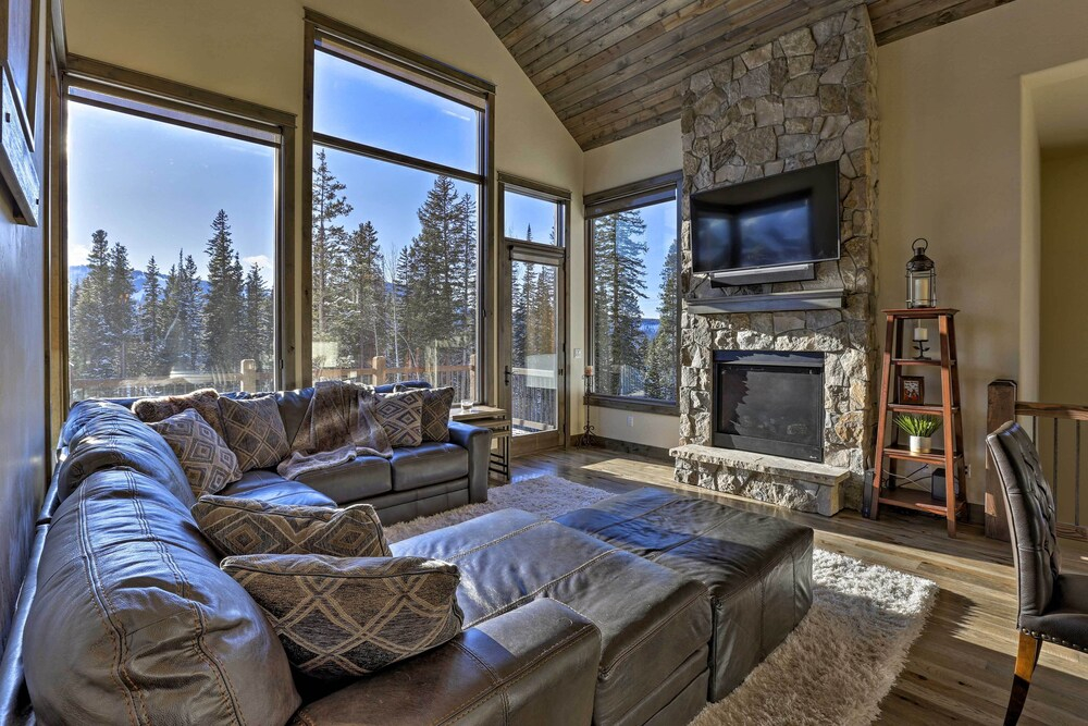Ideally Located Winter Park Townhouse w/ Hot Tub!