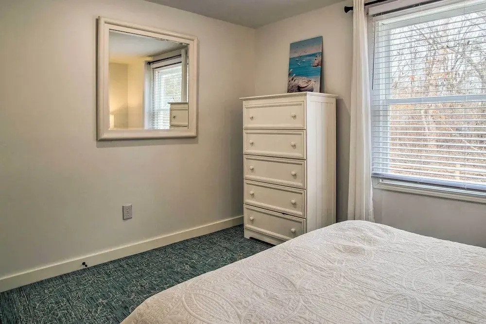 4 Mi to Beach! Family-Friendly Edgartown Escape