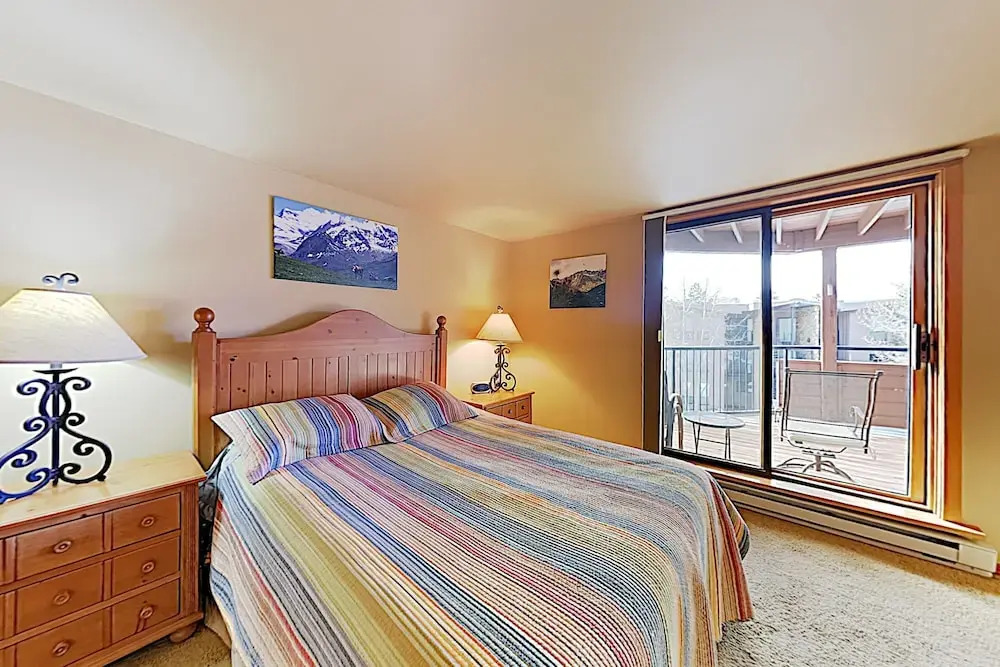 New Listing! W/ Balcony, Lake Views, Hot Tub 2 Bedroom Condo