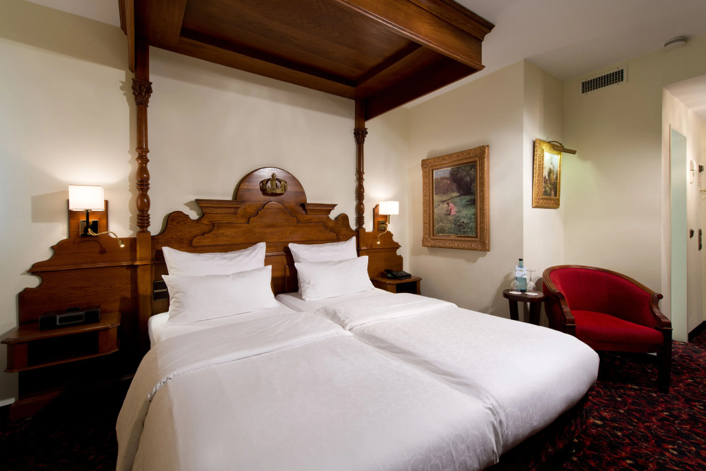KINGs Hotel First