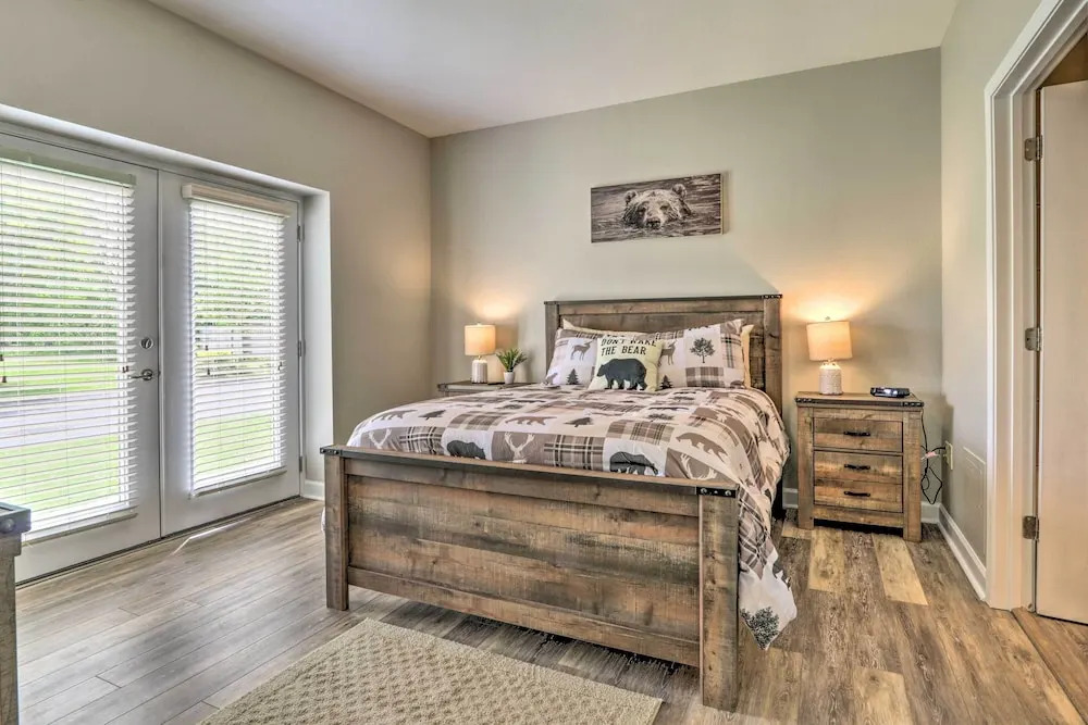 Community Pool Access! Dtwn Pigeon Forge Condo
