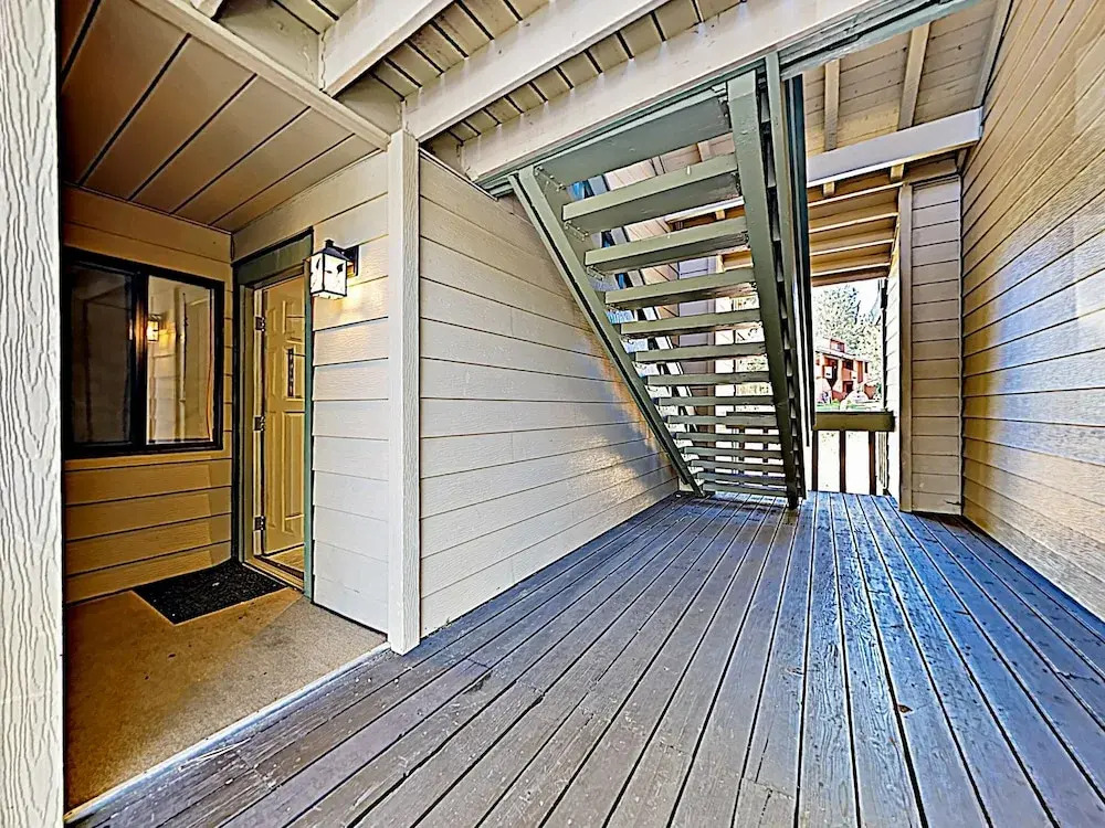 Mountain-view W/ Pool & Hot Tub, Near Skiing 2 Bedroom Condo