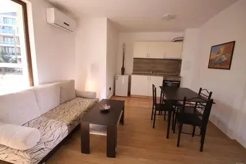 Golden Dunes Primorsko Apartments