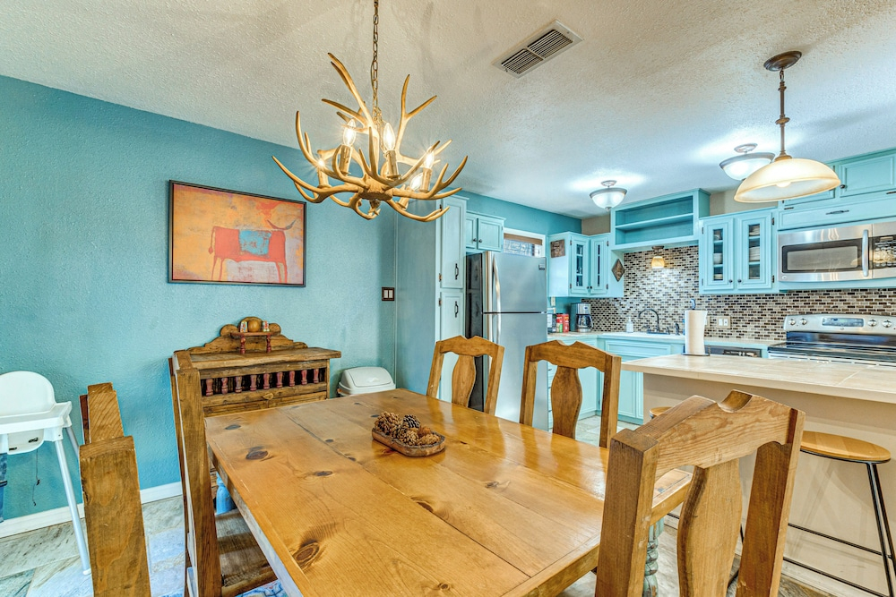2 Mi to Midtown: Ruidoso Retreat w/ Hot Tub!