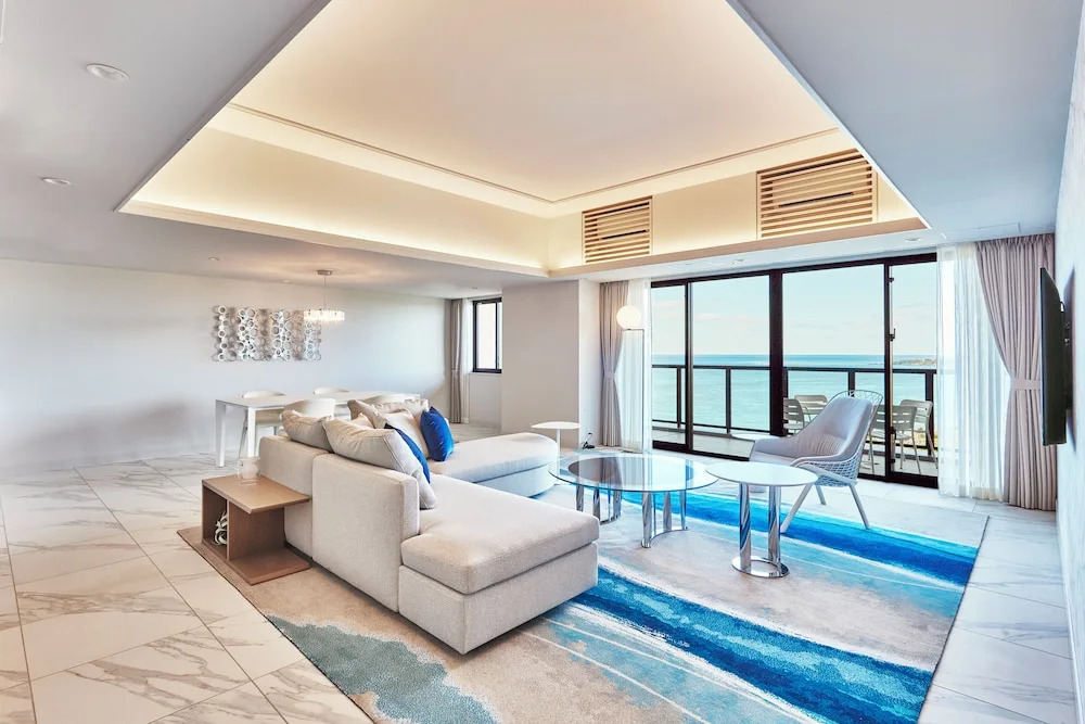 Hotel Shigira Mirage Beach Front