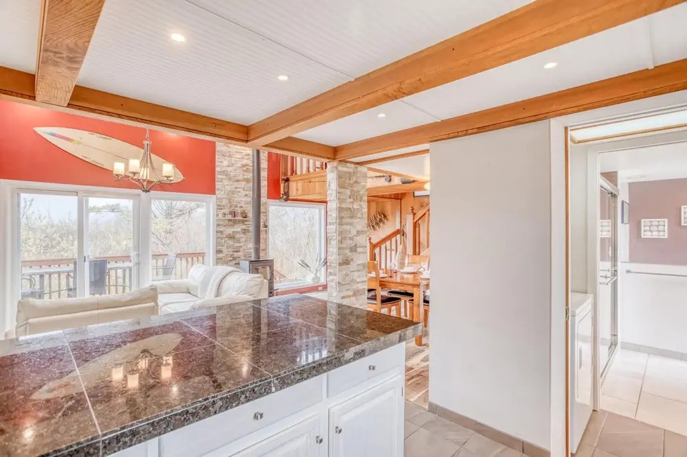 Lakefront Beachhouse