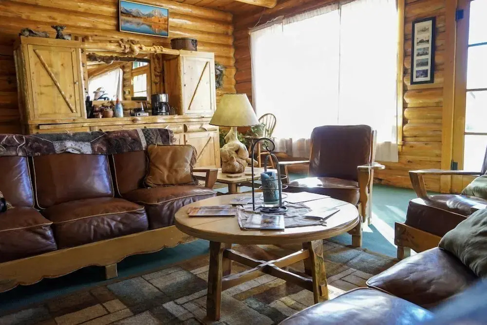 Twin Pines Lodge & Cabins