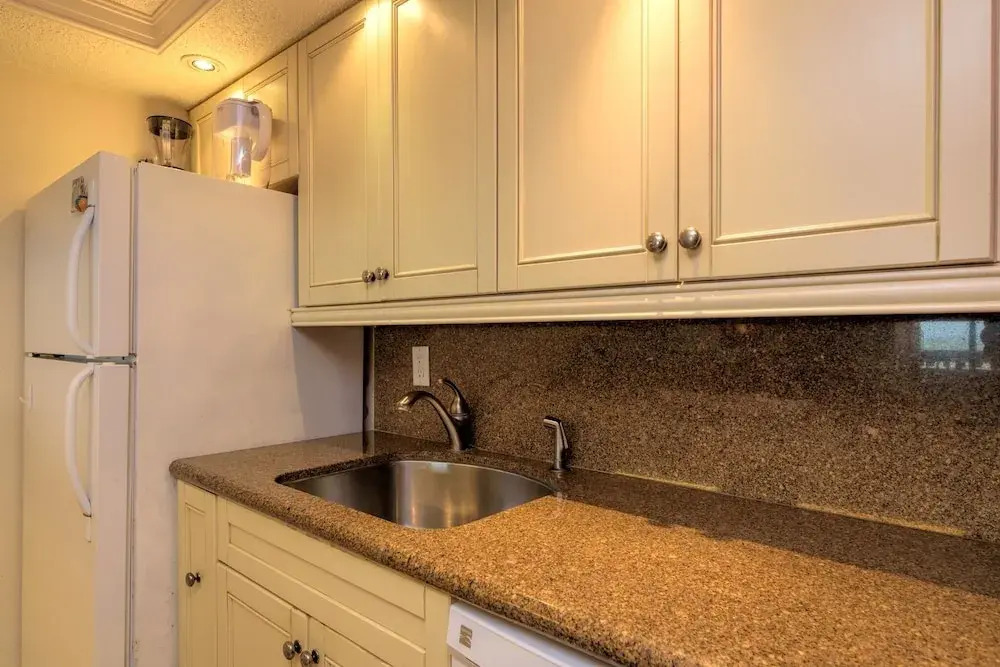 2nd Floor 1br Beachfront Condo W/ Heated Pools 1 Bedroom Condo