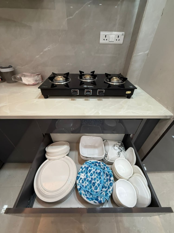 Stella Homestay Near Yashobhoomi with Rooftop
