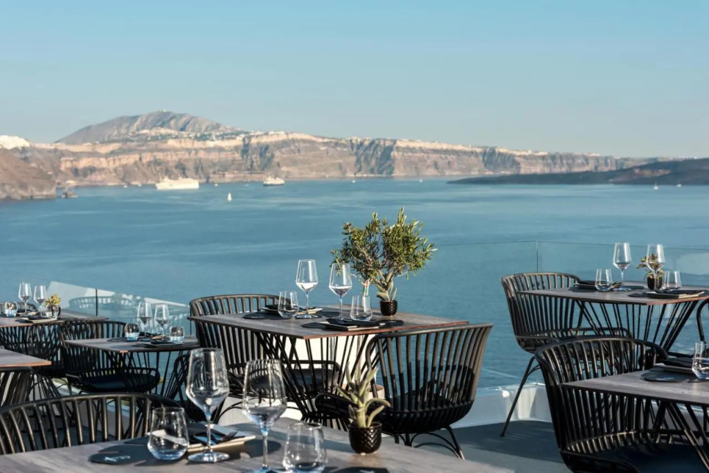 La Perla Villas and Suites