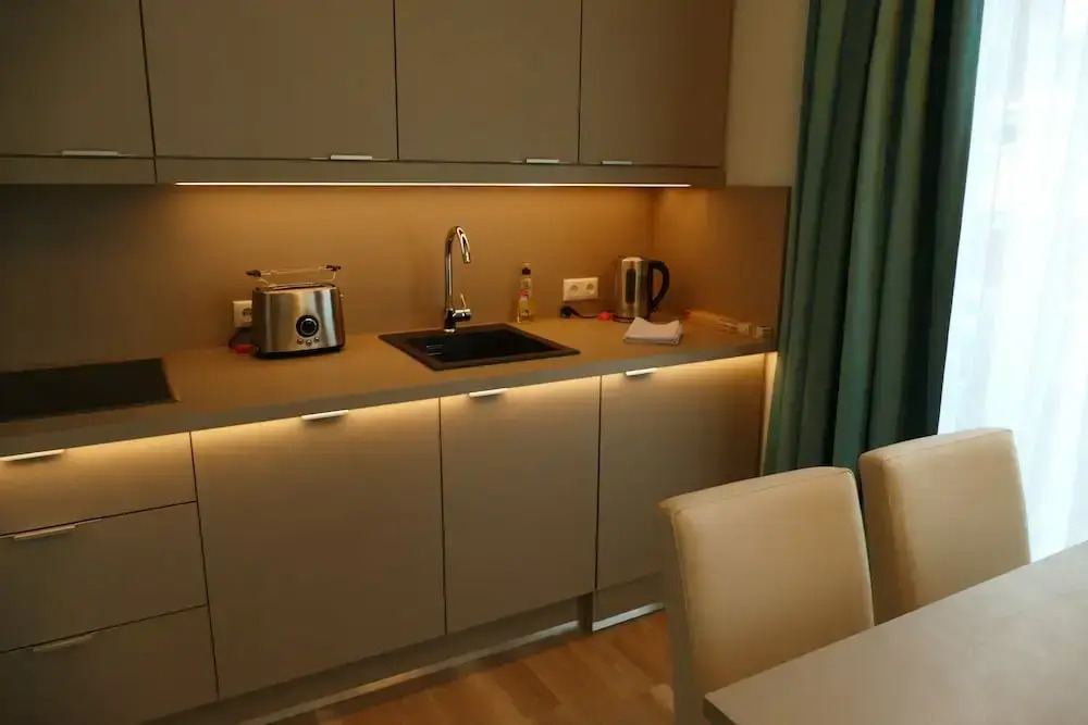 Meyns Apartments & Hotel