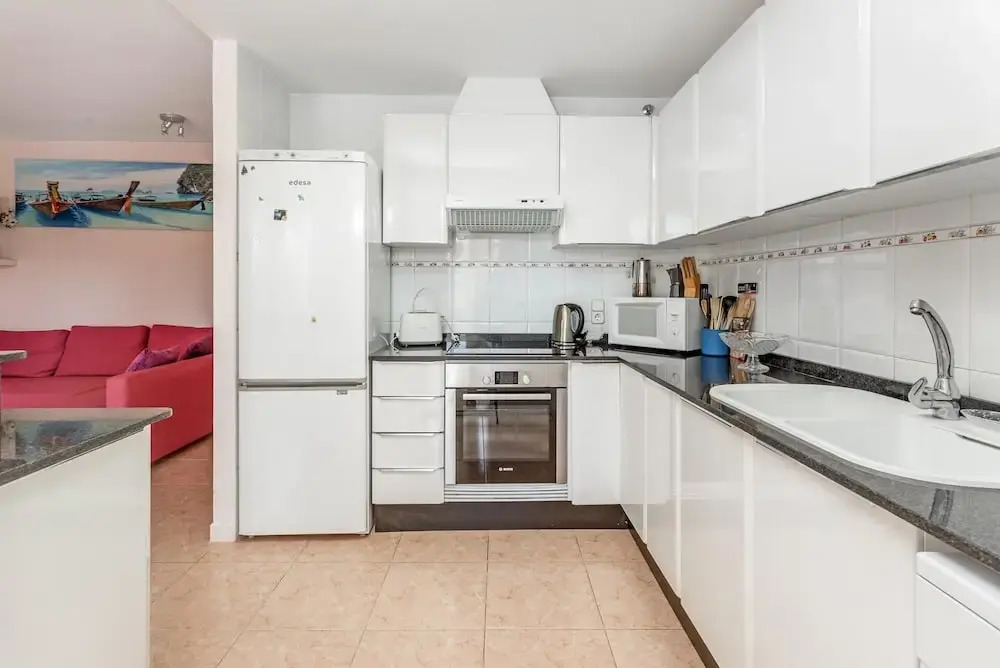 Gorgeous 2-bed Apartment Near the Beach