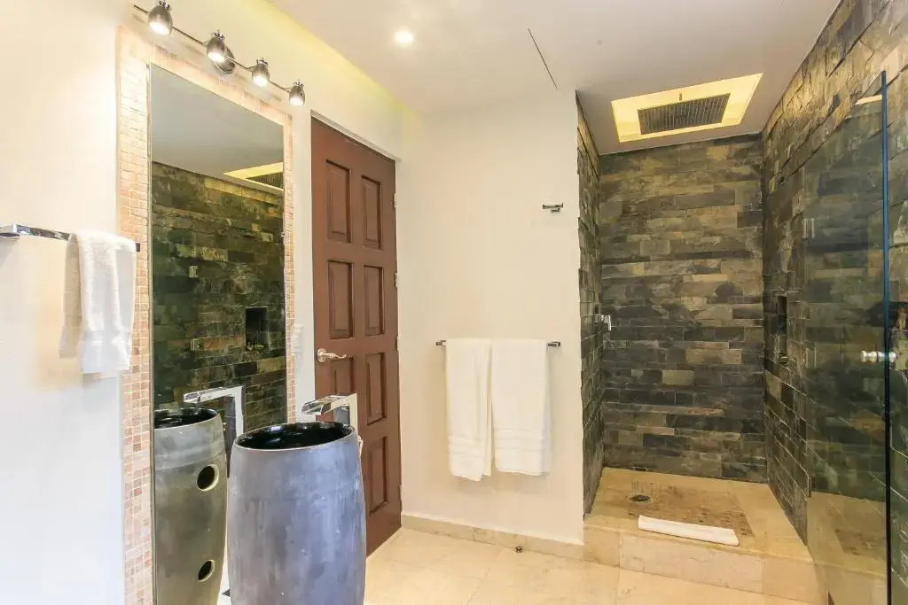 Steps to Best Beach VILLA UNICA 6Bedroom