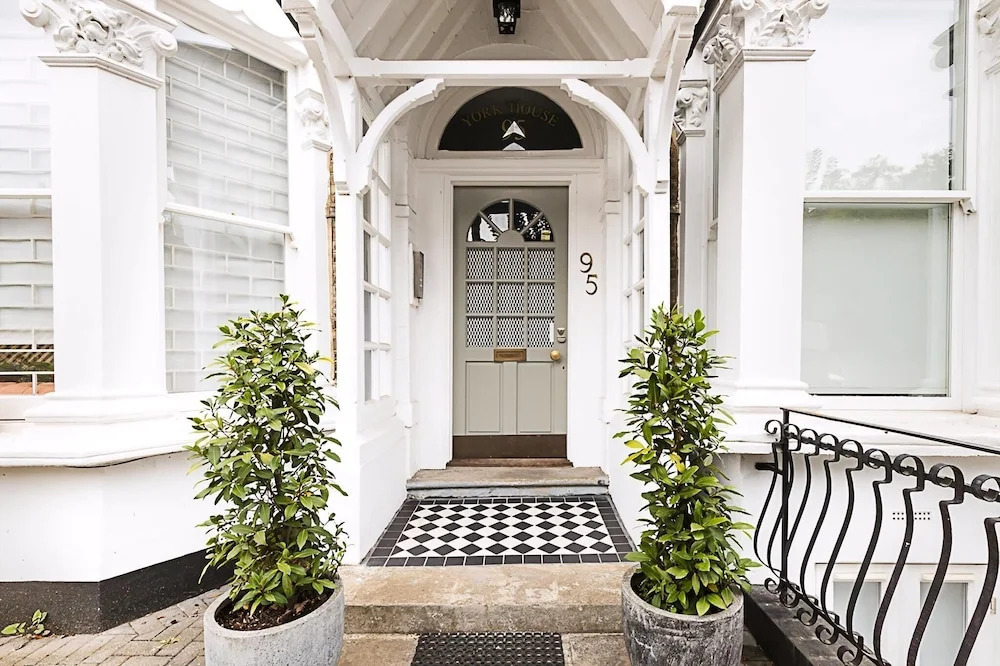 Charming Two-Bedroom Flat in West Hampstead