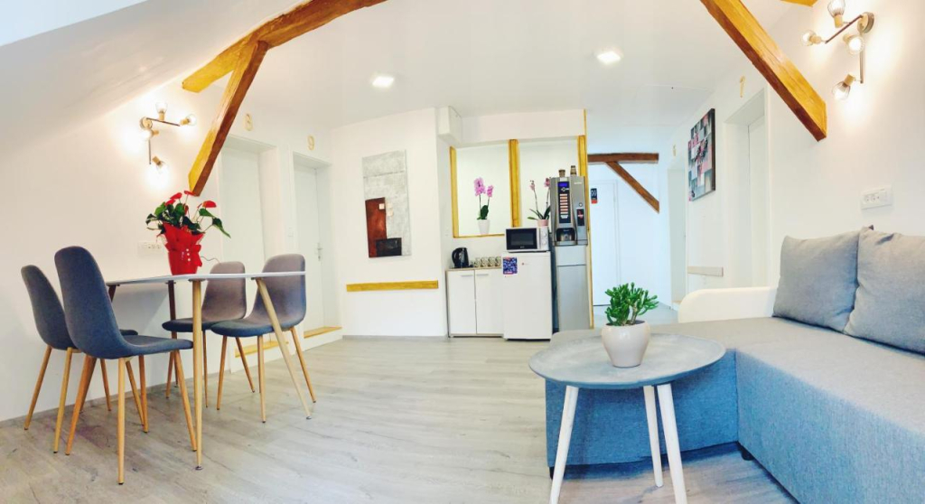 Lina Rooms Hostel