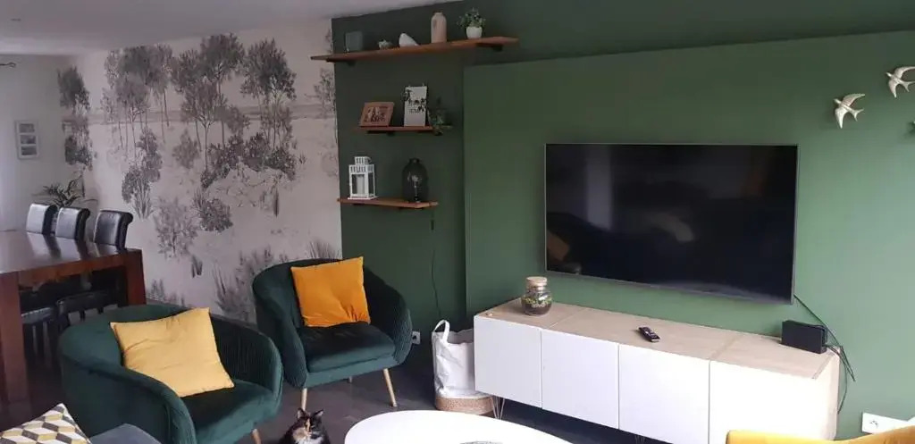 Grande chambre avec salle de bain privée