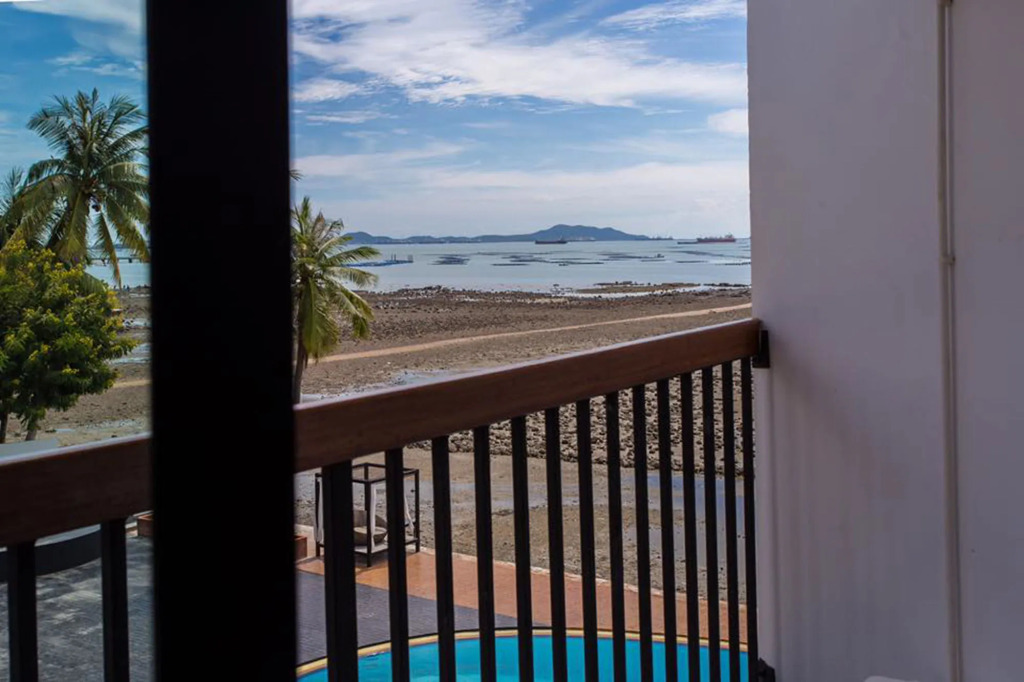 The Loft Seaside Sriracha Hotel
