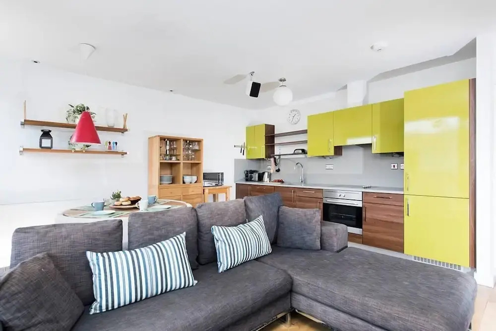 Stylish 2BR flat with balcony, near King’s Cross!