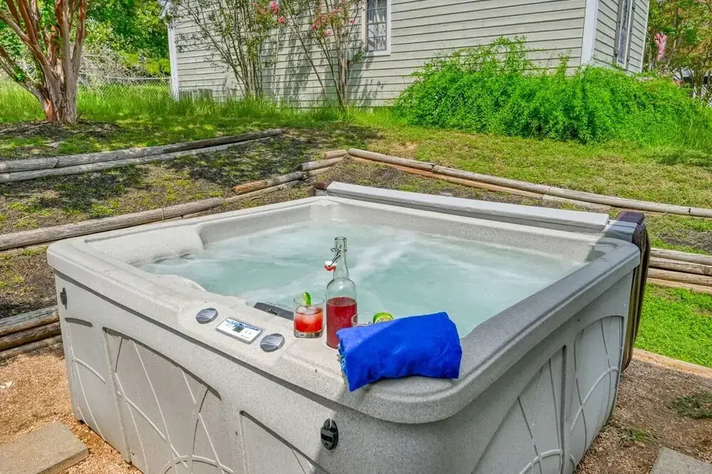 Stunning Home on Wine Trail W/hot-tub!