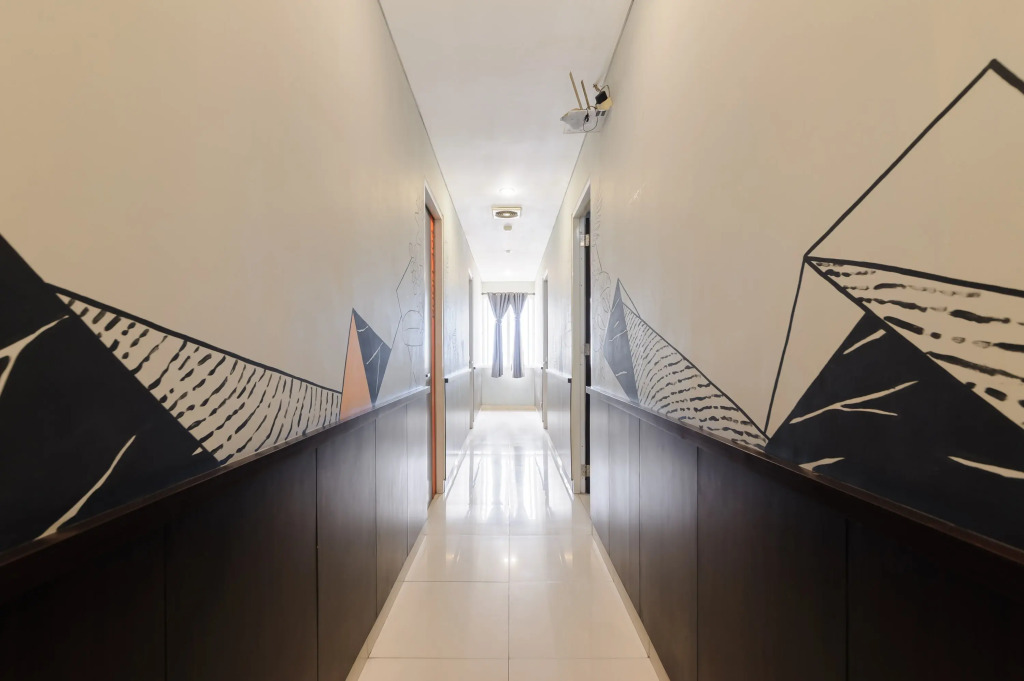 RedDoorz Plus near Grand Indonesia Jakarta