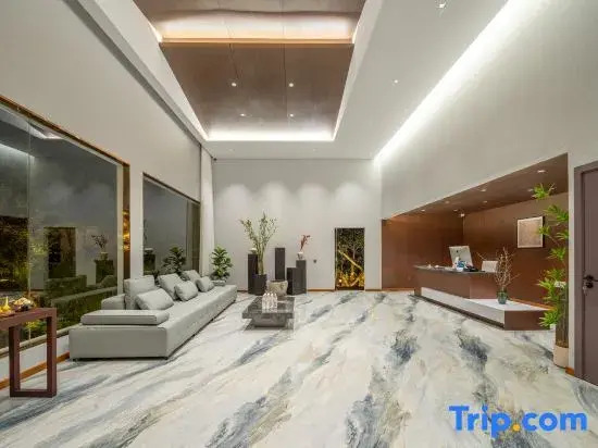 Luchuan Puyin Hot Spring Wellness Hotel
