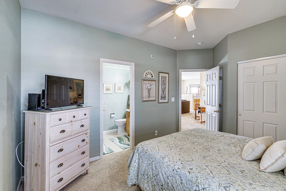 Lake View + Pool Access: Waterfront Ozark Escape!