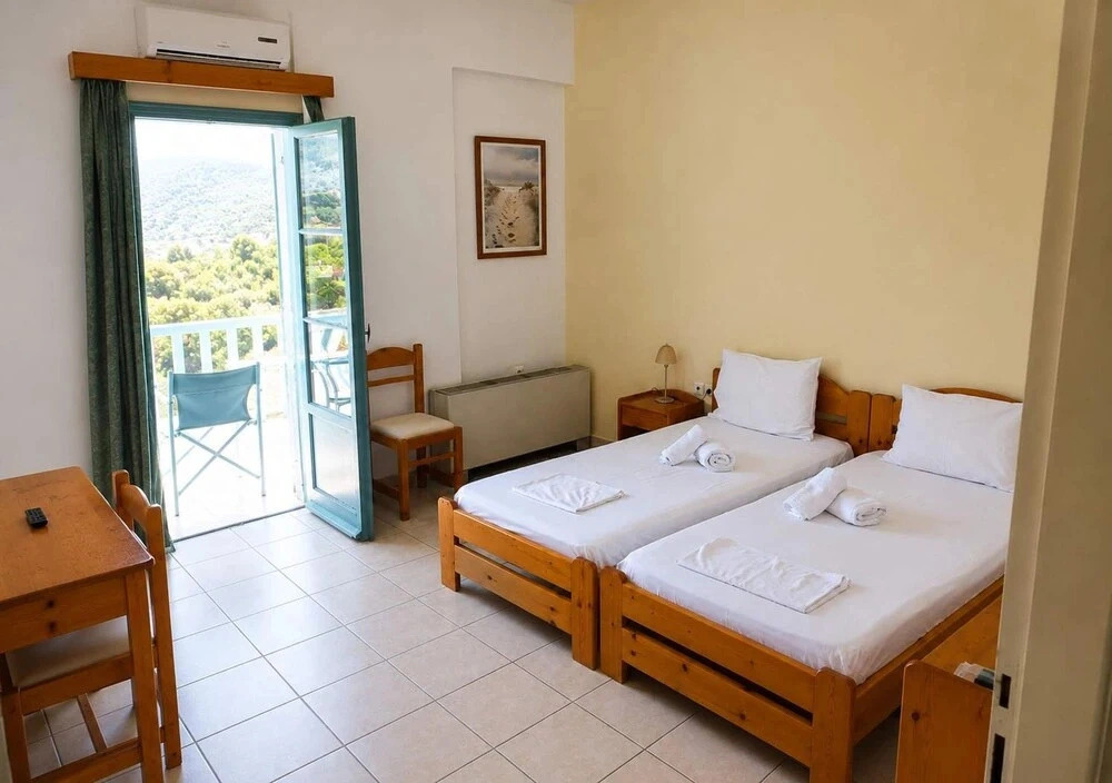 Hotel Elena - Cozy Seaside Triple Suite in Skyros