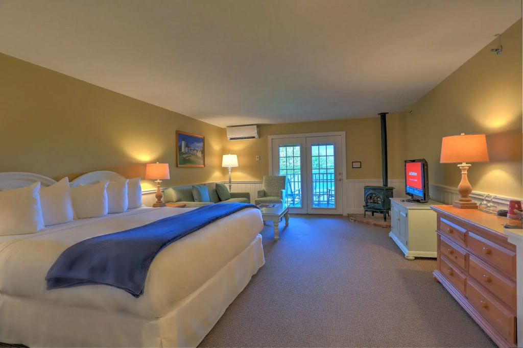 Spruce Point Inn Resort and Spa