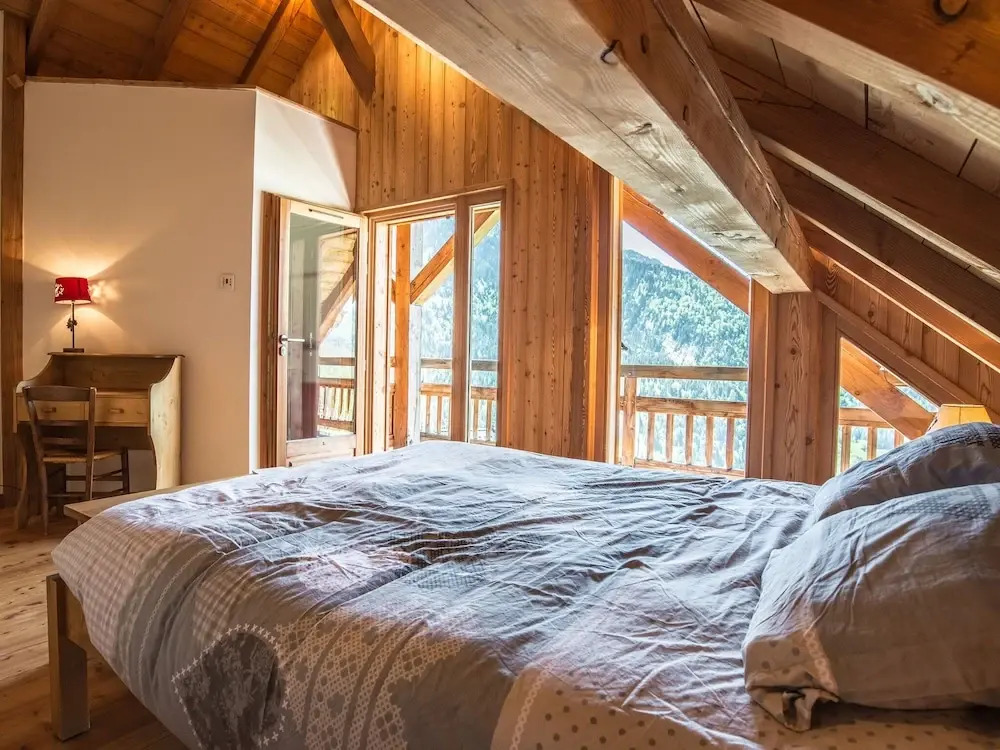 Luxurious Chalet in Vaujany French Alps with Balcony