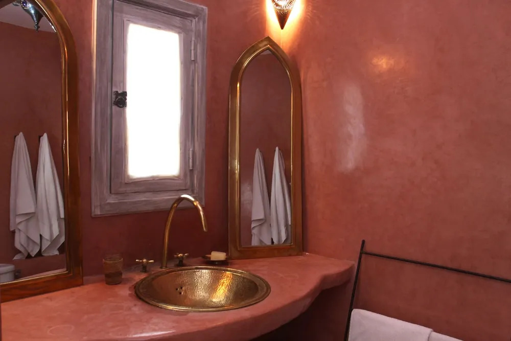 Riad O2