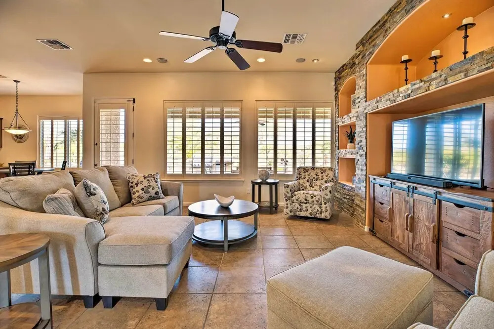 11 Mi to Phoenix Raceway: Luxury Sonoran Oasis!