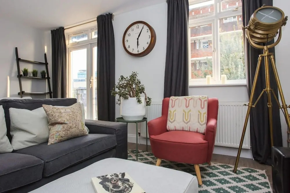 Lovely 2 Bedroom Flat Near Whitechapel Station