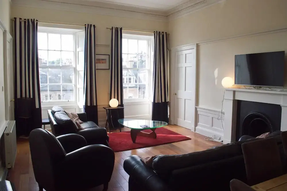 3 Bedroom Central Flat With Castle Views