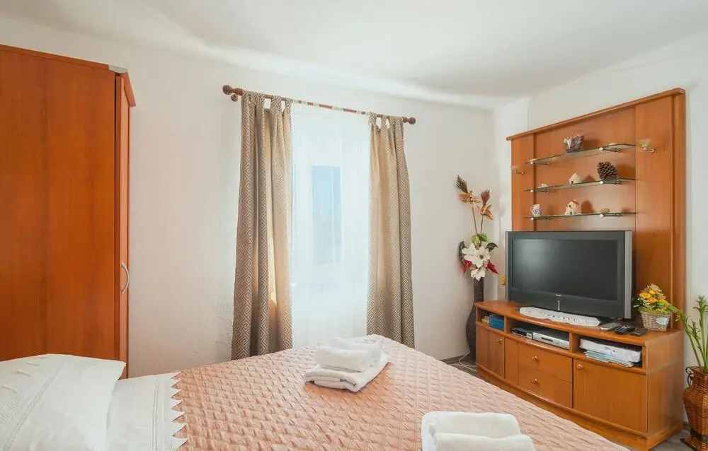 Stunning Home in Kastel Gomilica With Wifi and 2 Bedrooms