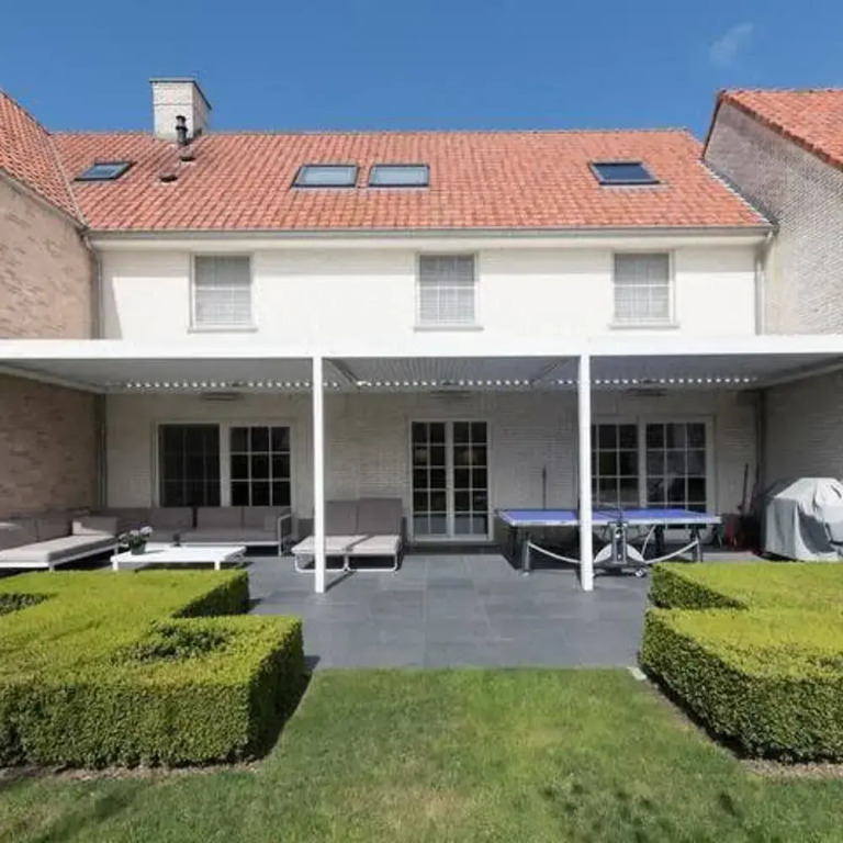 Huswell - Fabulous House for 8 People With Sunny Garden