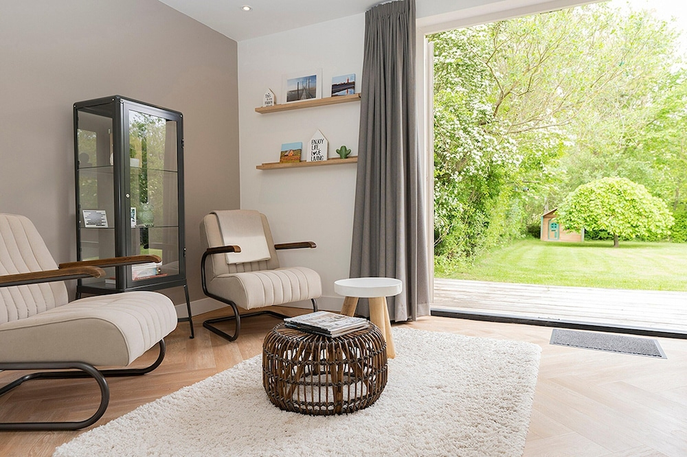 Nice, Modern Furnished Holiday Home