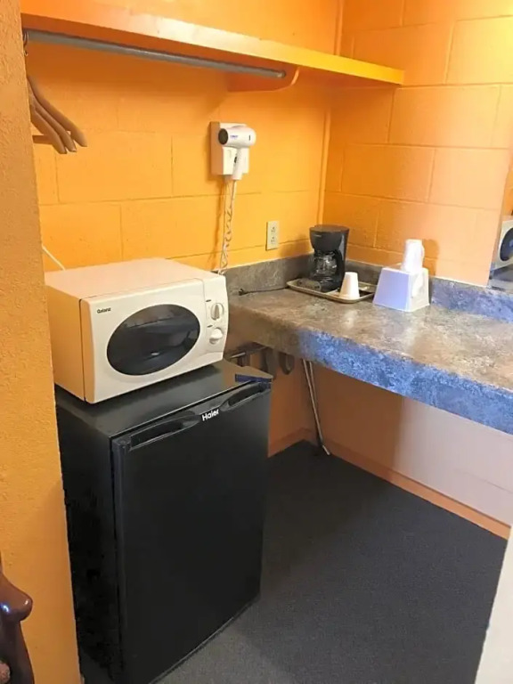 Pratt Budget Inn