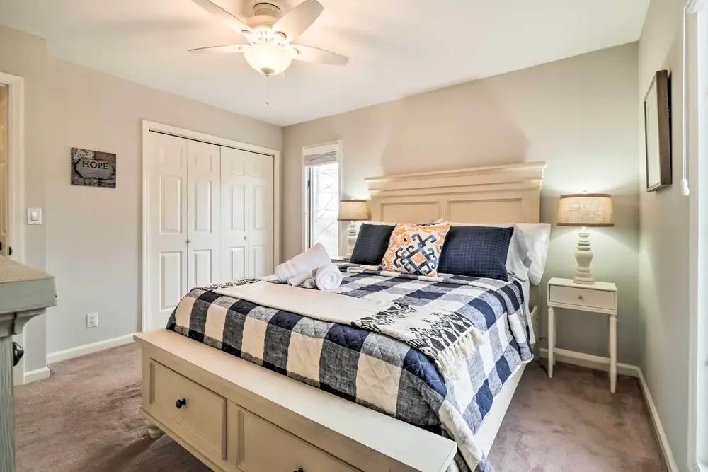 Relax Poolside! Family Getaway in Nashville Area